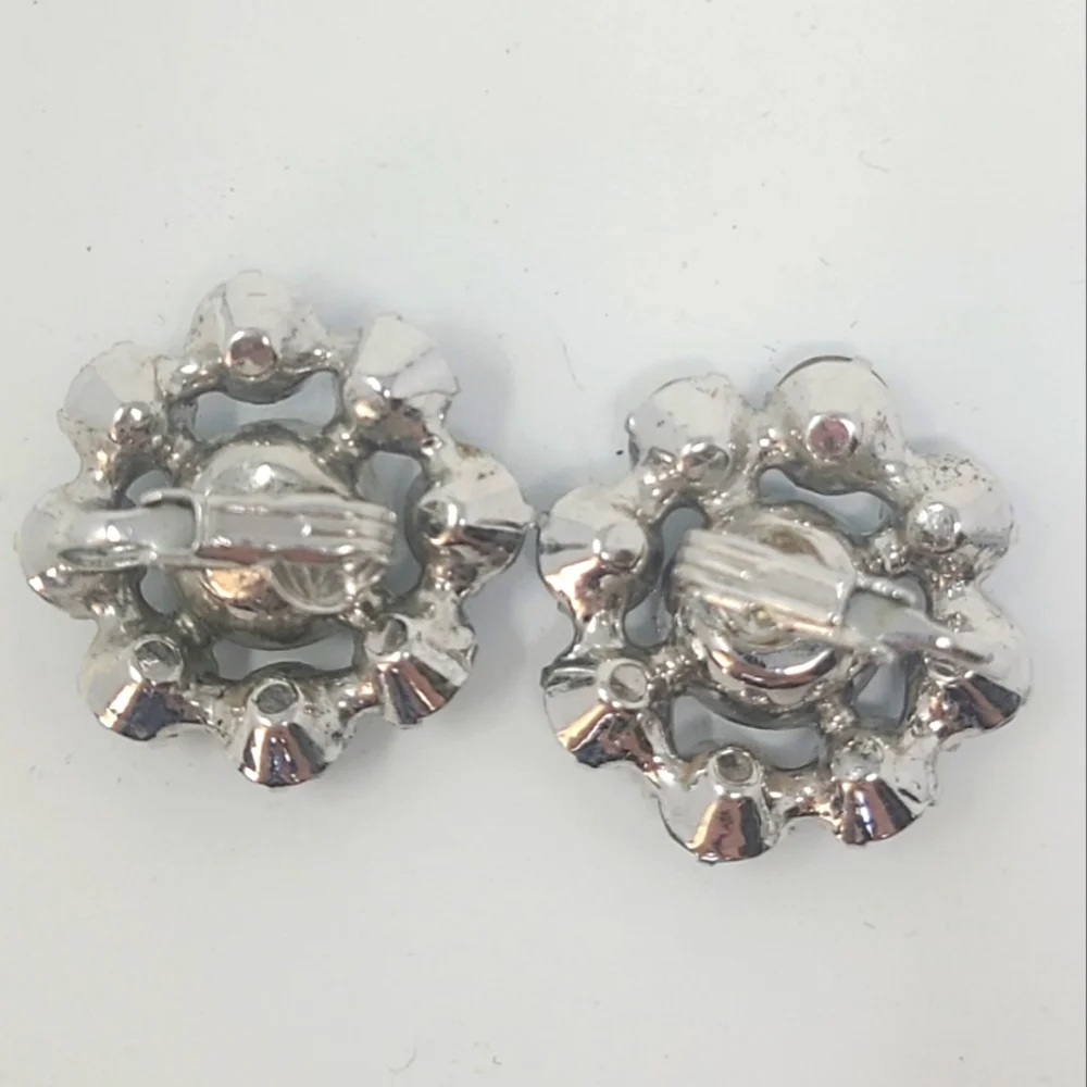 Women clip‎ on earring blue glass flower